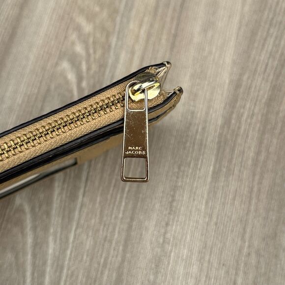 Marc Jacobs Groove Top Zip Wristlet Brown Card Holder S102L01RE22 - Picture 3 of 9
